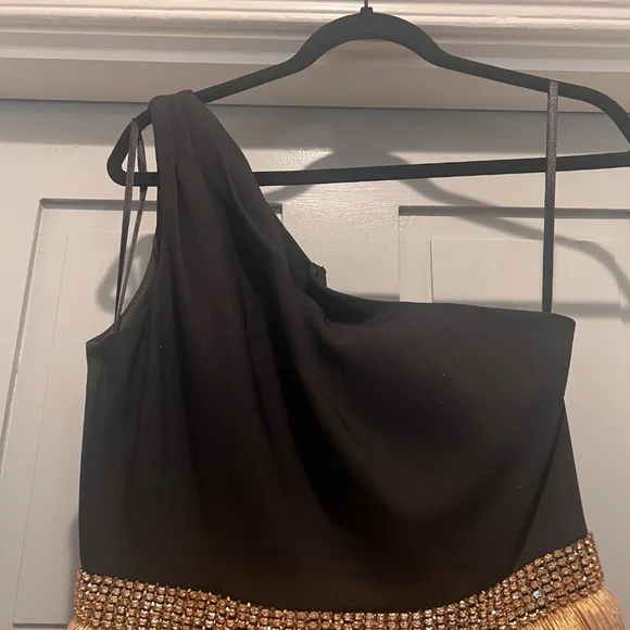 ⭐️🎉Host Pick🎉⭐️Mac Douglas Ieena Mixed-Media Tiered A-Line Gown Size 8 NWOT - Picture 4 of 8